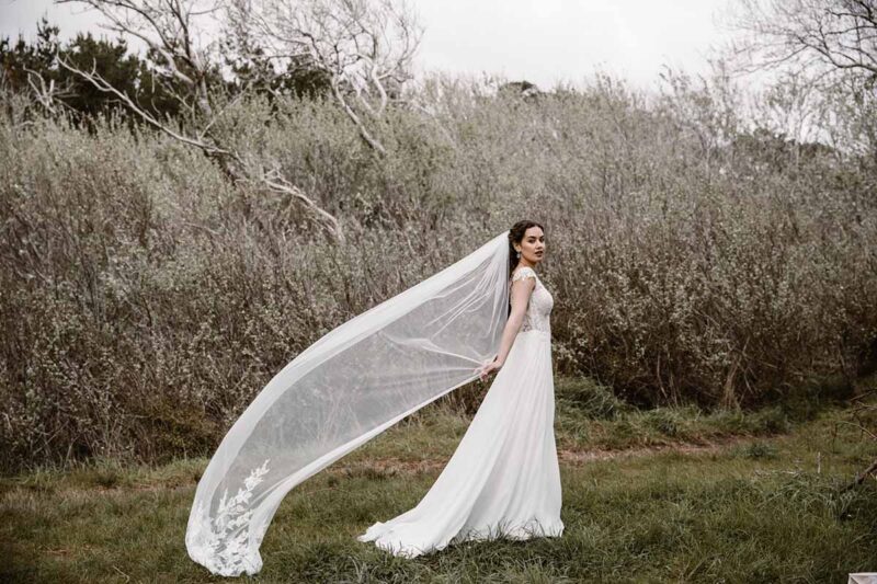 jiana-wedding-dress-train-veil-lace