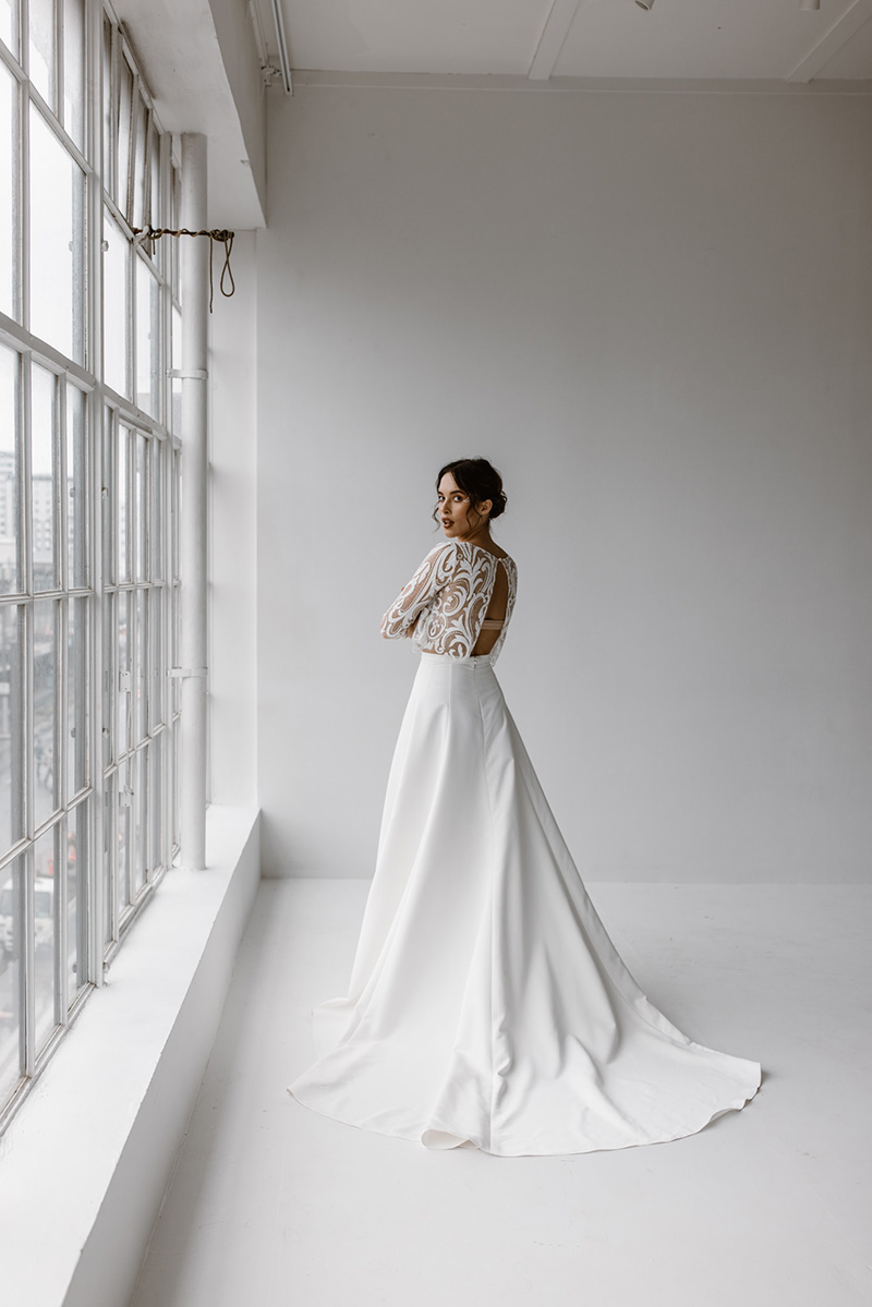 plain-simple-skrit-bridal-outfit